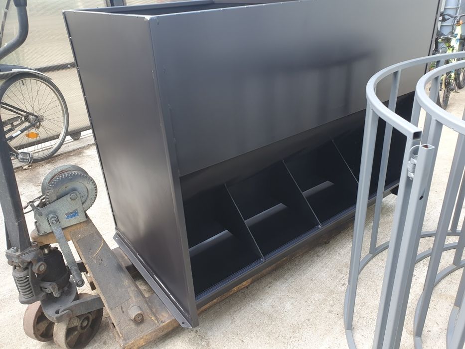 Hrănitoare simple si duble pt. porci