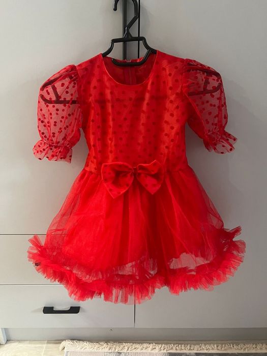 Продам платье для девочки и куртку мужская