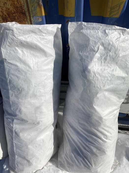 Продам мешки  белые крепкие большие!