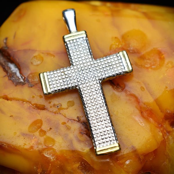 Сребърен медальон 925 „Кръст с орнаментика“–талисман за вяра и закрила