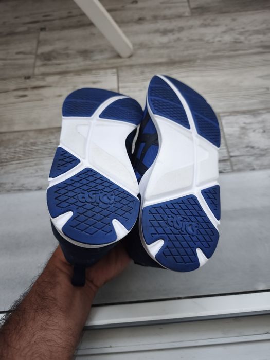 Vând Asics Gel Lyte Runner – noi, nepurtati - mărime 42 (bărbați)