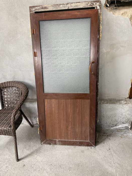 Продаю аква дверь срочно продам