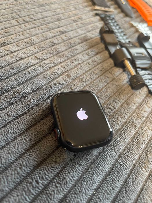 Apple Watch 9, 45mm GPS + LTE (Cellular) като нов!
