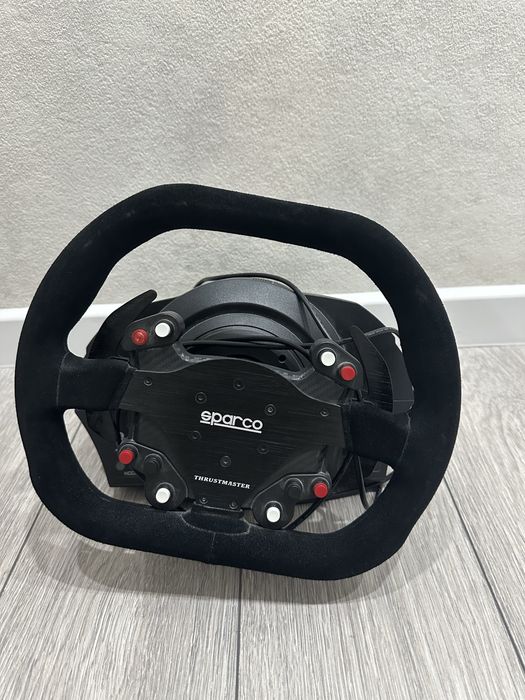 Игровые руль и педали Thrustmaster