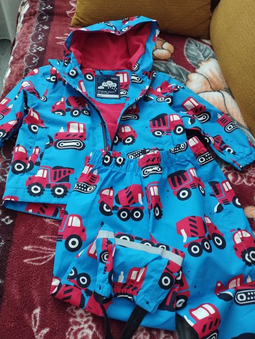 Set impermeabil băieți marca Next.
