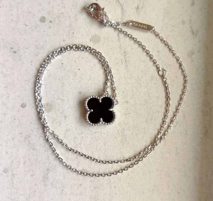 Дамско колие с детелина от черен оникс на Van Cleef & Arpels VCA