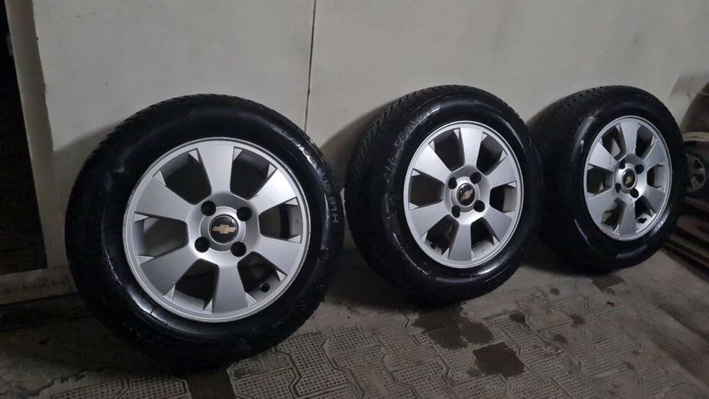 Диска 2 штук шина от гентра gentra 195 R15 65