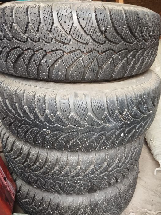 Продам баллоны с дисками от легковой машины