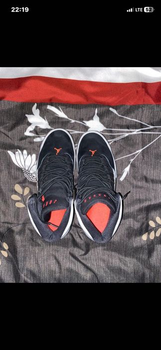 Jordan Max Aura Black and White