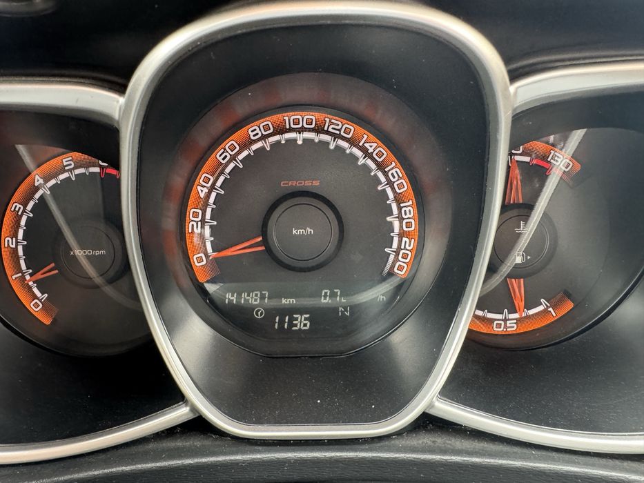 SROCHNA SOTILADI.  Lada vesta cross eng full pozitsiya.