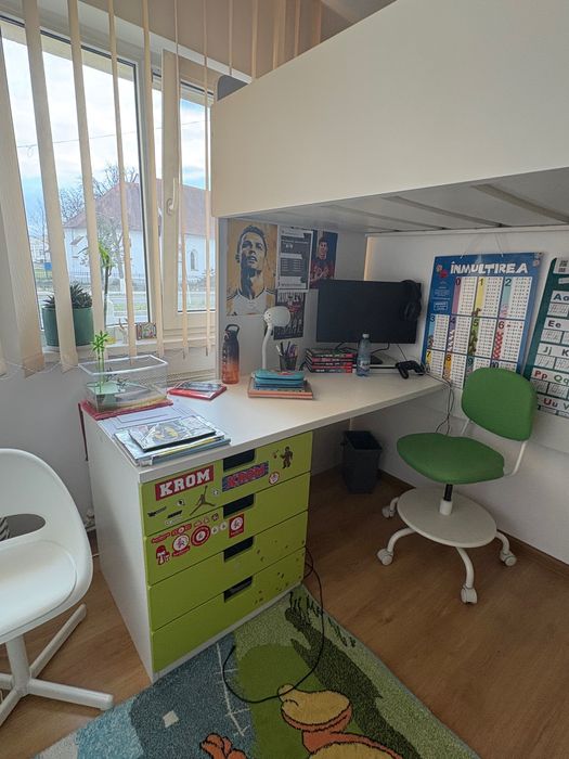 Se vinde pat supraetajat cu saltea inclusă  + birou + dulap + rafturi