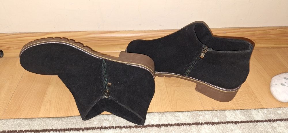 Botine nr 41 elegant,piele intoarsa