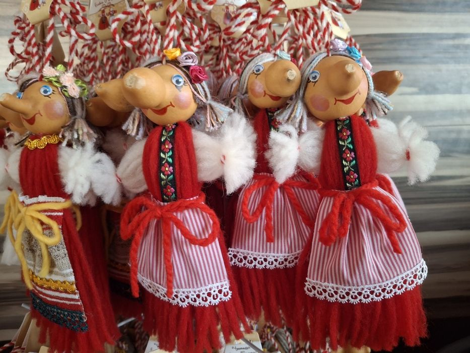 Мартеници с кратунки и вълна