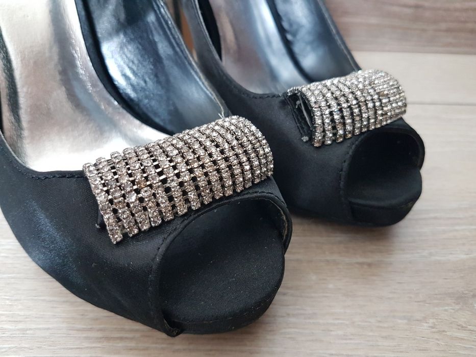 Елегантни официални обувки с ток