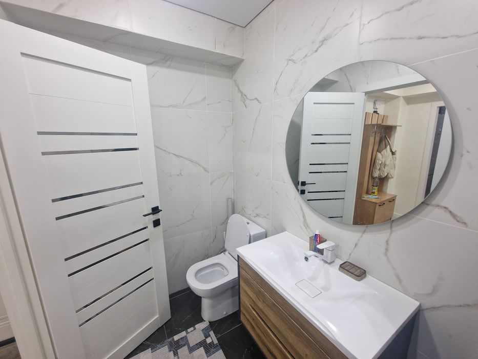 Продаётся евро двушка , новым ремонтом .