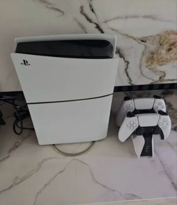 Play station 5, slim, 2 джойстика