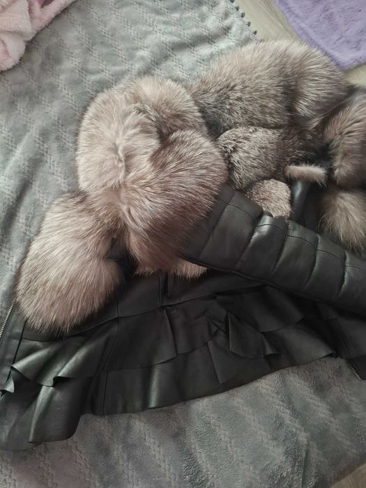 Vand geaca de piele cu blană naturală