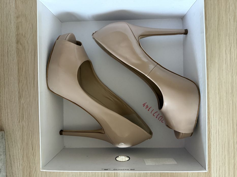 Оригинални Токчета на Guess носени 2 пъти