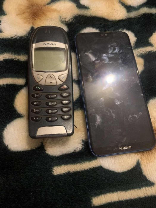 Vând telefoane pentru piese