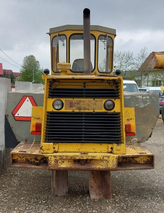 Hanomag 44c Încărcător frontal Se vinde fără punti Este Functional