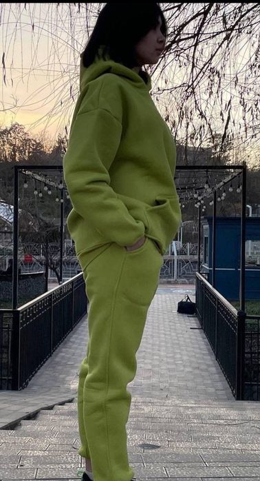 Худи, толстовка есть 2 ка, и можна на большом заказы