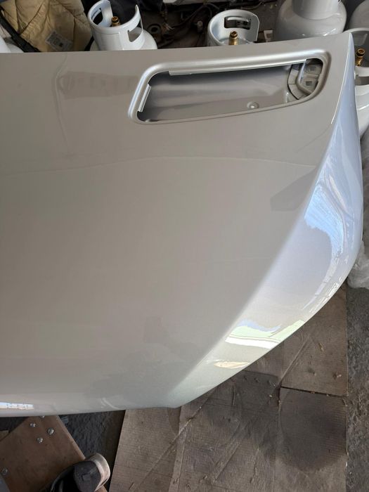 Originalen preden kapak za Mercedes sprinter W907