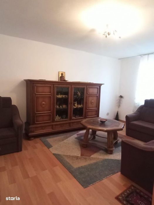 2 camere, zonă centrală ( lângă BCR), 53 000 euro