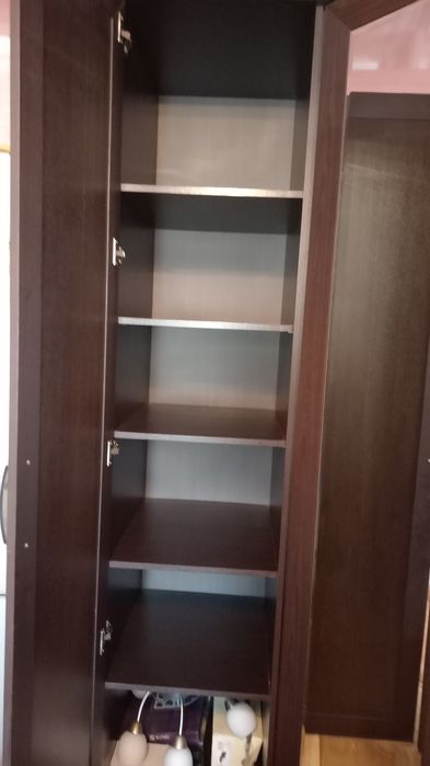 Угловой шифоньер для спальни