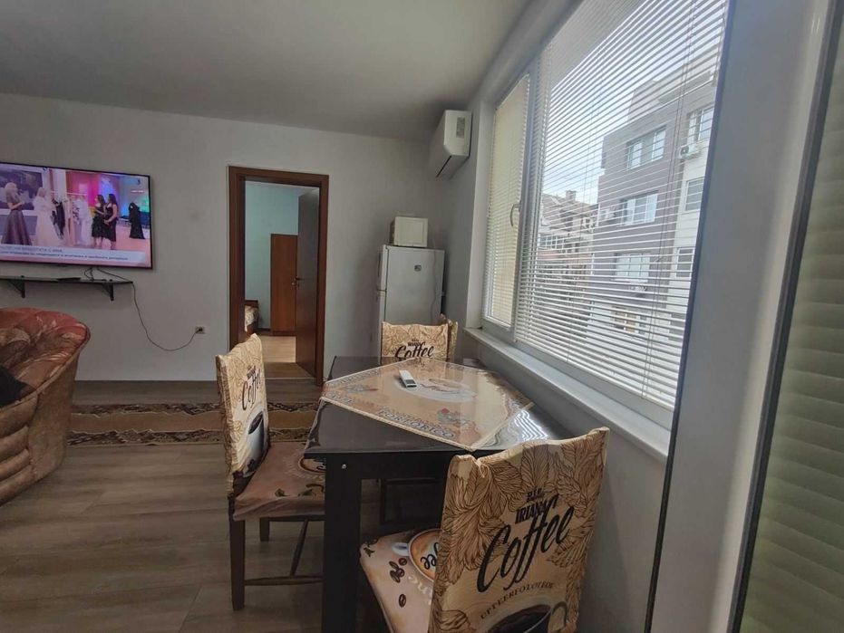 Дава се под наем Тристаен апартамент в Ямбол, Център - 80 кв.м за 498.27 € - Снимка #1