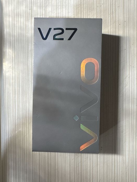 Vivo v27 12+8 256 гБ