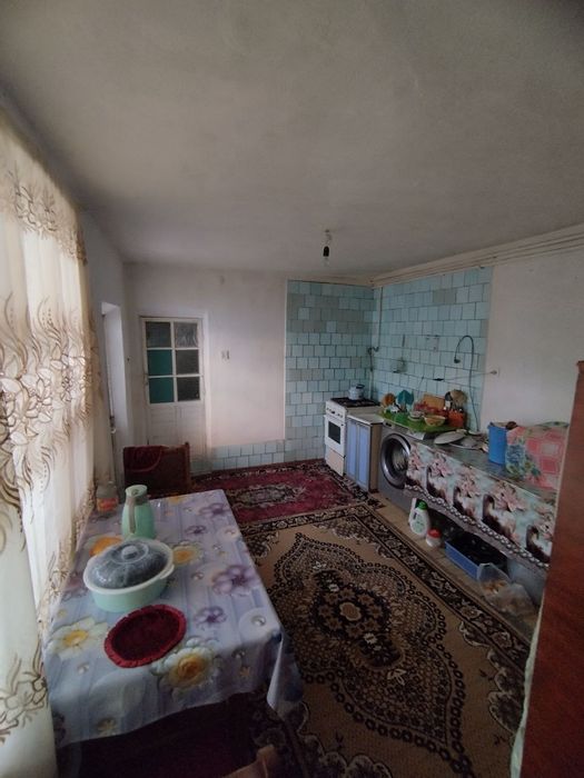 Продаётся Дом в центре Янгибазара.