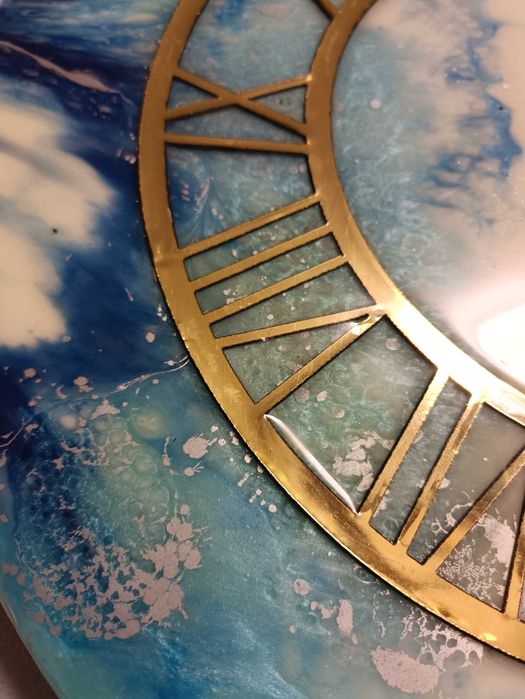 Настенные часы из эпоксидной смолы