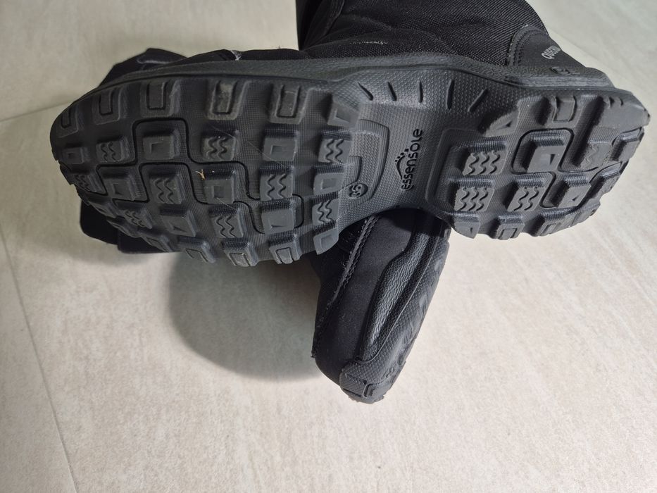 Маратонки  Adidas и ботуши Quechua