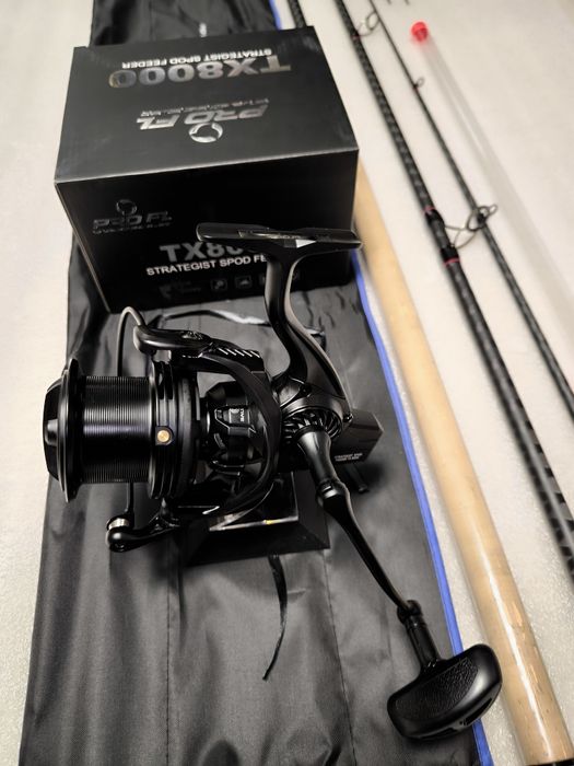 Feeder PRO FL Strategist Spod 3,9 M 100-300g + Mulineta PRO FL TX 8000