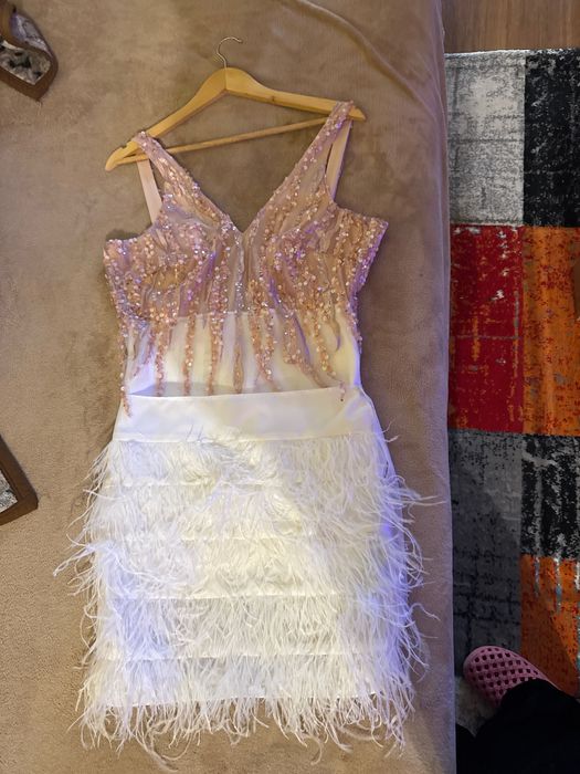 Рокля официална с пера