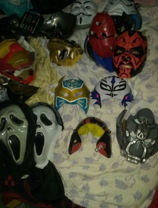 Vand colectie 160 de masti diferite,masca,carnaval, teatru, inchiriat