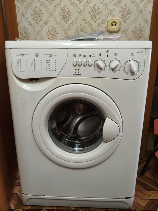 Стиральная машина индезит..