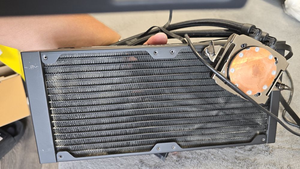 Корсеър водно охлаждане 240 мм