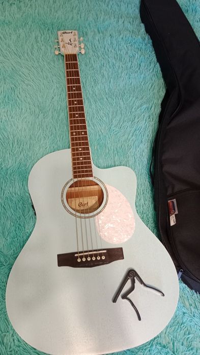 Продам Акустическую гитару