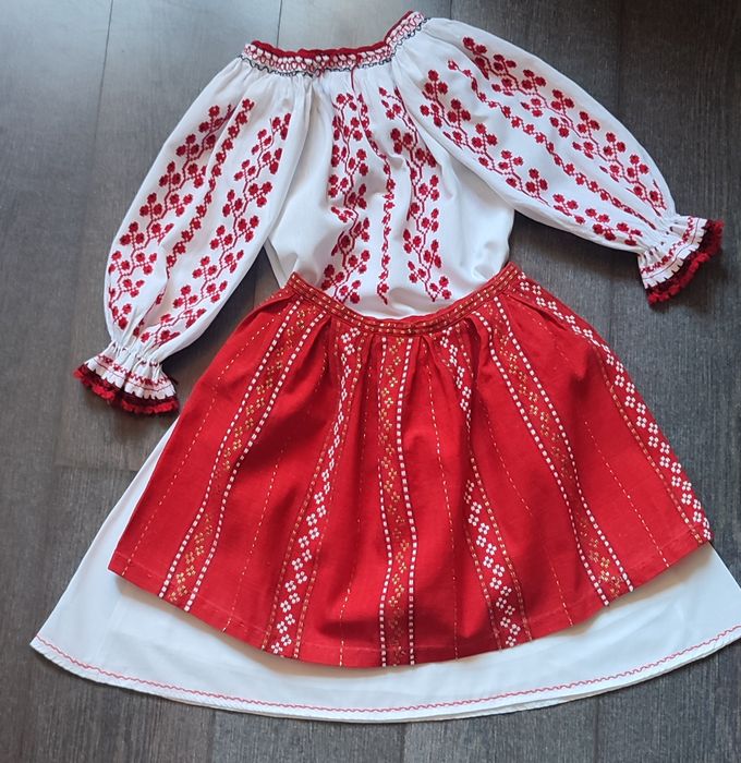Costum popular autentic