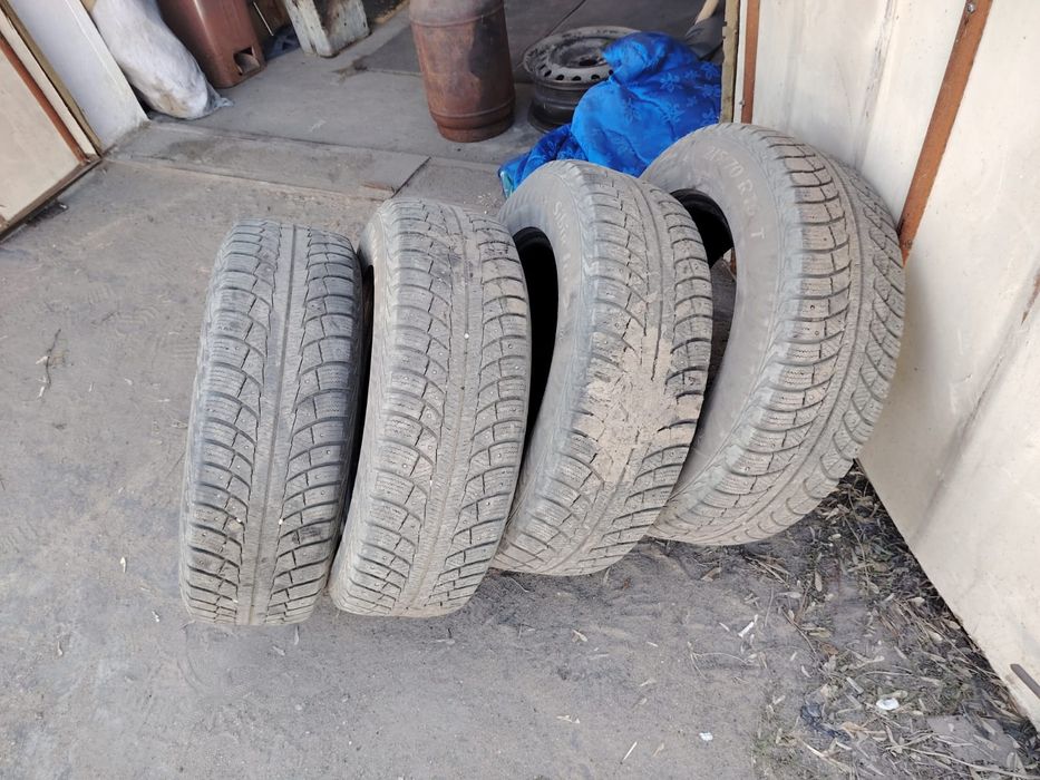 Комплект зимних шин