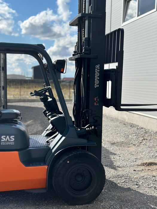 Vand stivuitor Toyota 02-7FG40