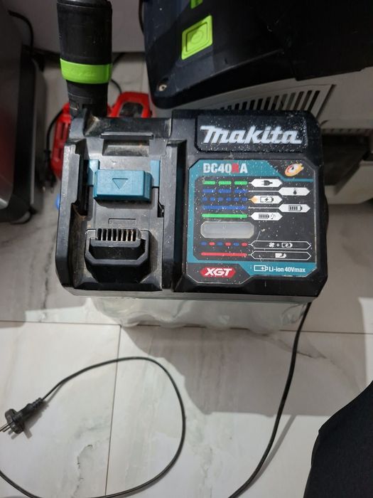 Încărcător Makita 40 V