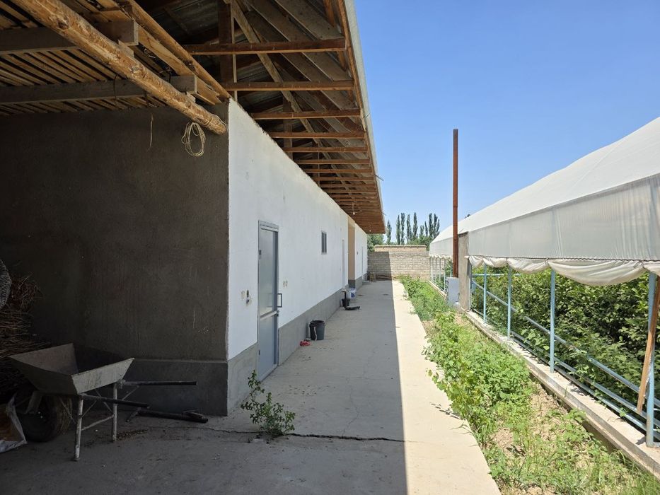 Parnik sotiladi 25 sotix