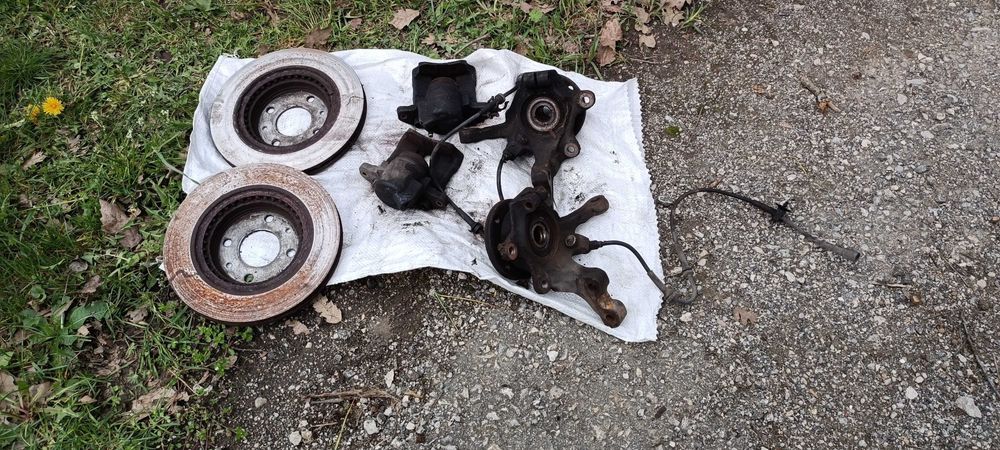 Продавам следните части за Рено Меган Сценик 1998