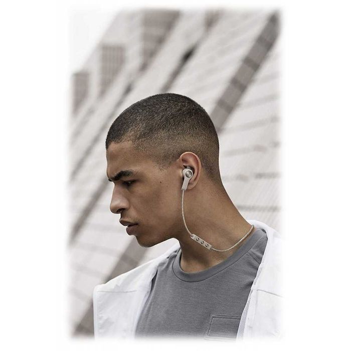 Bang & Olufsen Beoplay E6 Sand