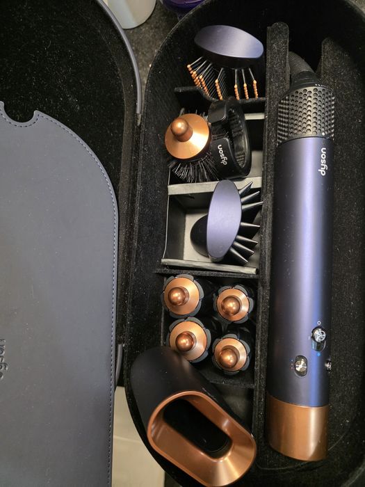 Продам стайлер DYSON в идеальном состоянии