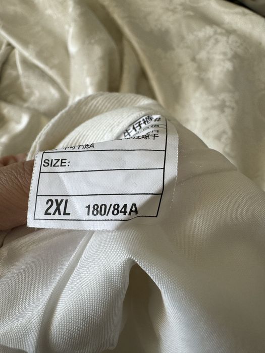 Продам белые новые джинсы