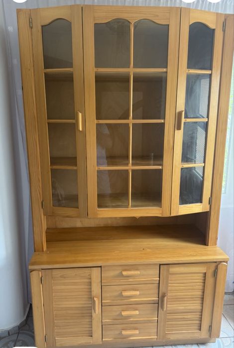 Vitrina din lemn