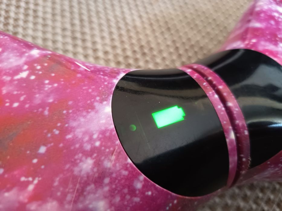 Hoverboard Q1 cu Bluetooth și lumini LED